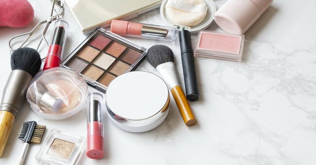 結局ファンデはパウダーとクッションどっちが良い？カバー力や特徴を解説